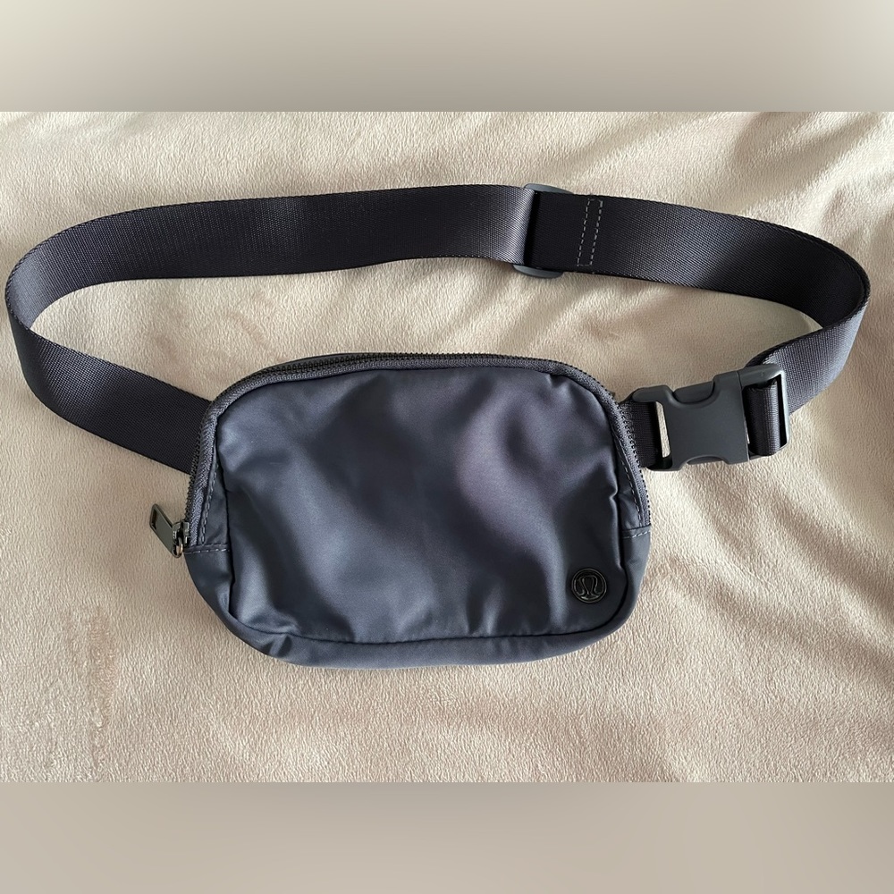 Lululemon Everywhere Belt Bag Purple